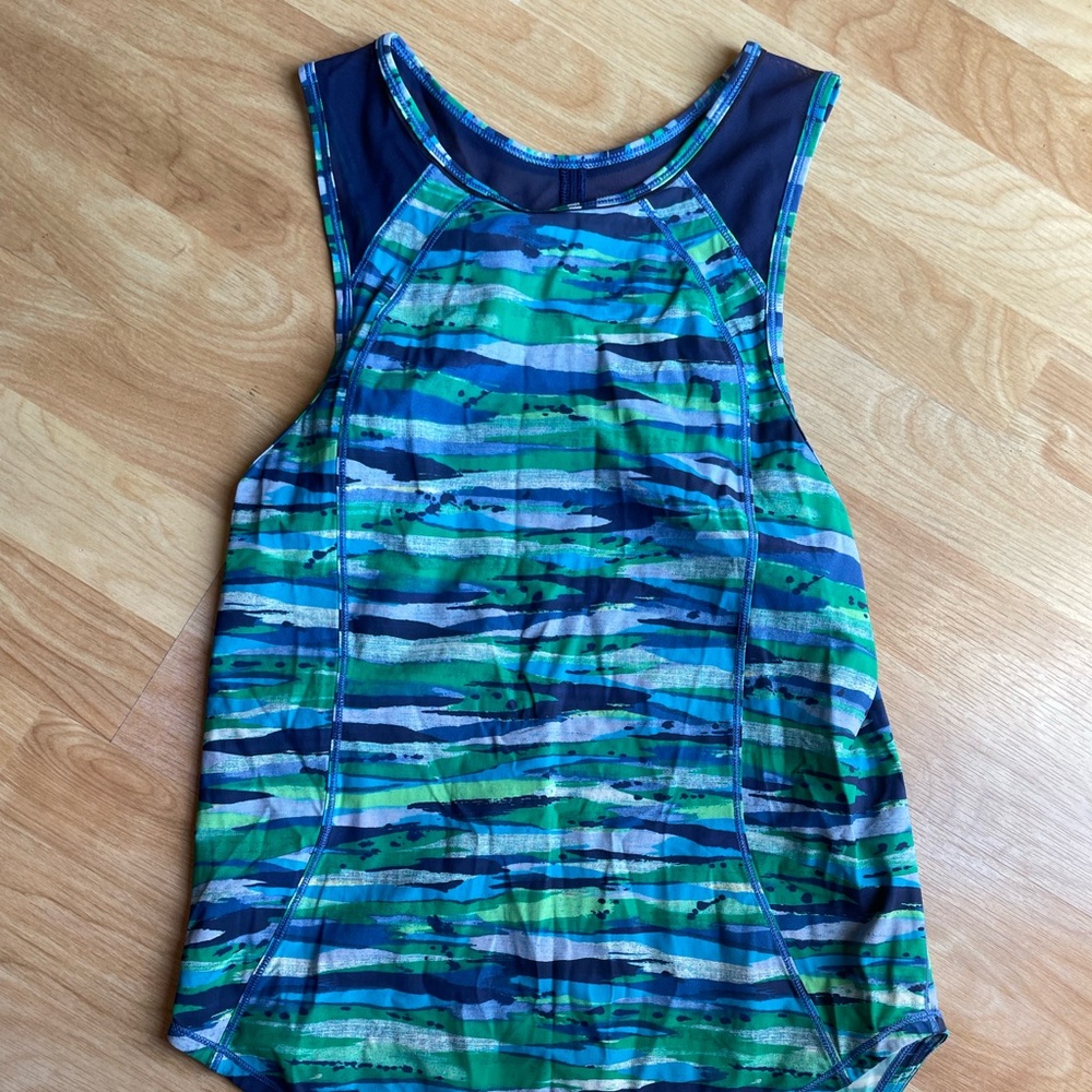 Lululemon workout tank preloved- size 4